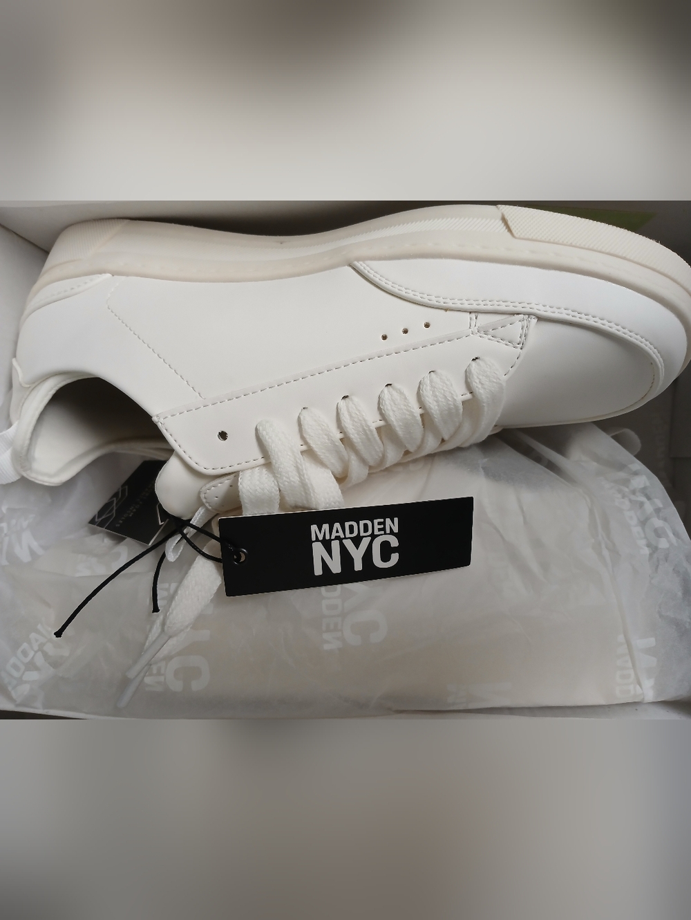 White Low-Top Sneakers - Size 7